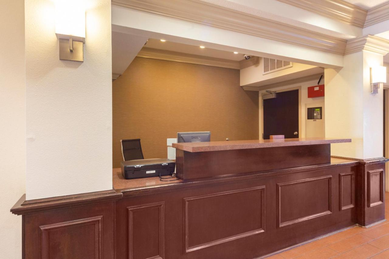 Ramada By Wyndham Jackson Ms Hotell Exteriör bild