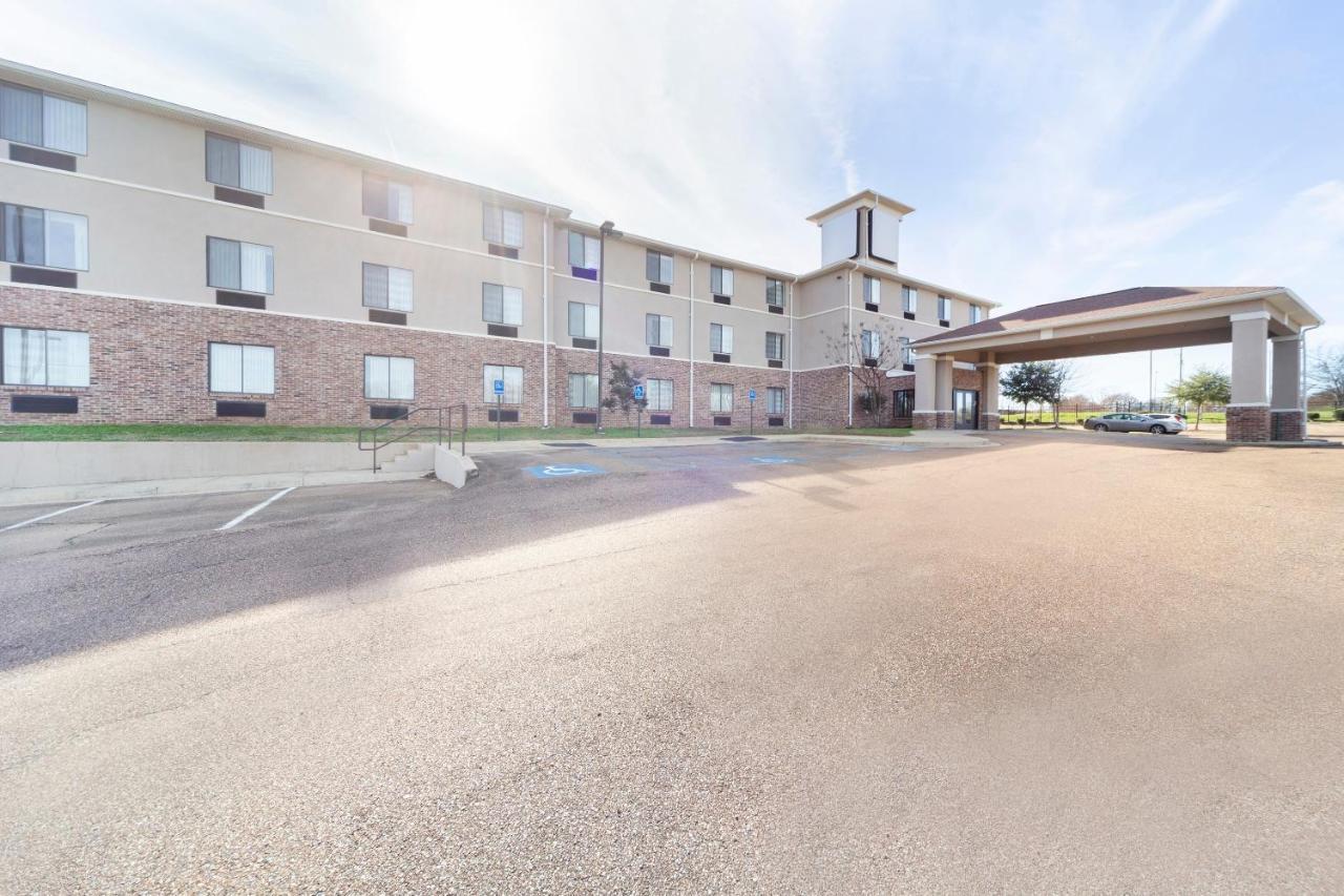 Ramada By Wyndham Jackson Ms Hotell Exteriör bild